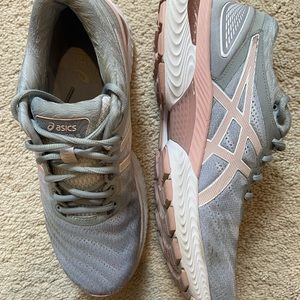 ASICS Gel - Nimbus 22 size 9